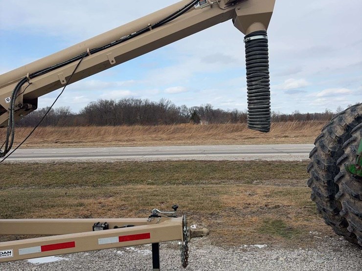 2018-unverferth-2755-seed-tender,-tandem-axle,-roll-tarp,-talc-inductor,-corded-remote,-good-shape,-honda-engine,-just-upgraded-to-a-triple-axel,-field-ready-image-3