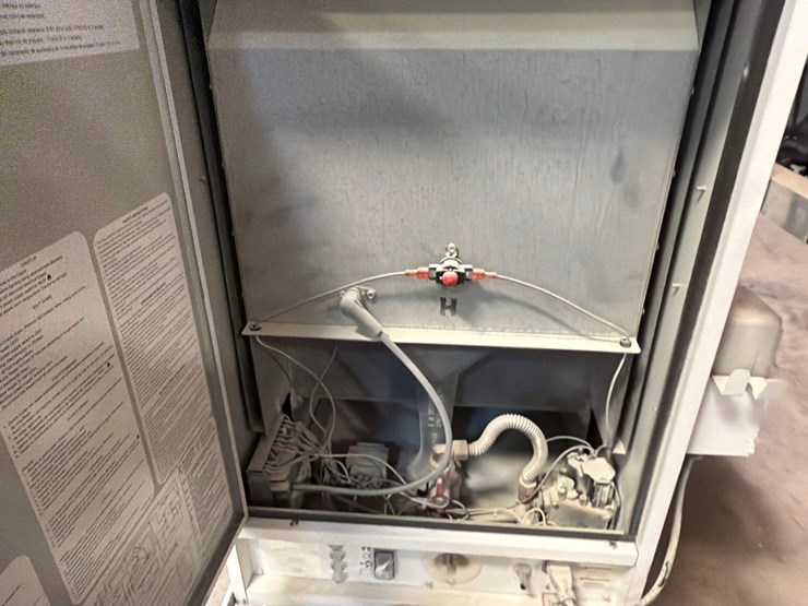 l.b.-white-premier-170-df-portable-heater-image-7