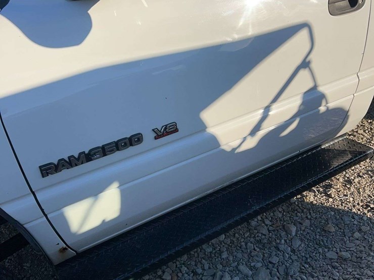 2001-dodge-3500-image-7