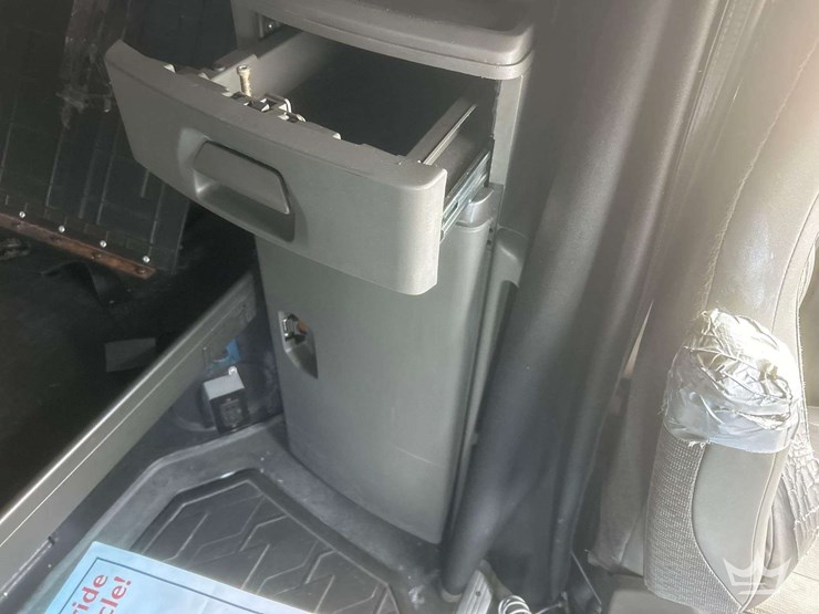 2018-volvo-vnl-760-t/a-sleeper-cab-truck-tractor-image-30