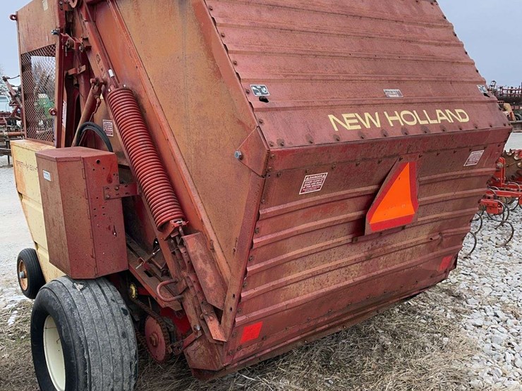 new-holland-851-image-6