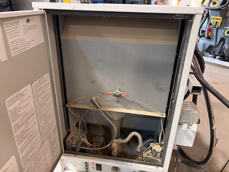 l.b.-white-premier-170-df-portable-heater-image-5