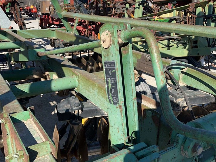 john-deere-235-image-8