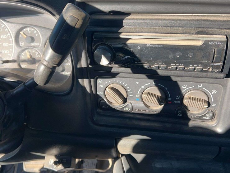 2002-gmc-3500-image-18