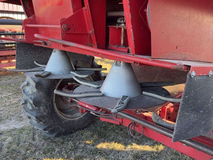 international-1660-combine-image-10