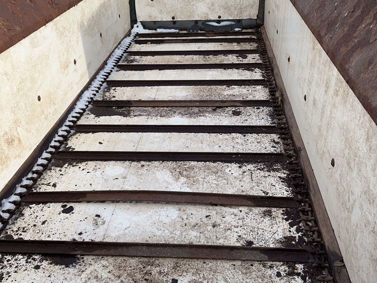 2019-h&s-manure-spreader-3143-model,-small-1000pto,-with-manual,-good-shape,-field-ready,-tandem-axle-image-6