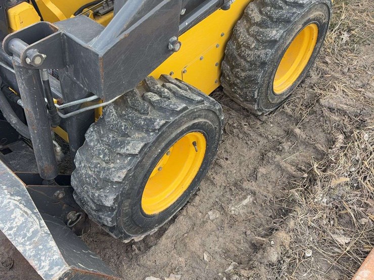 new-holland-ls120-image-5