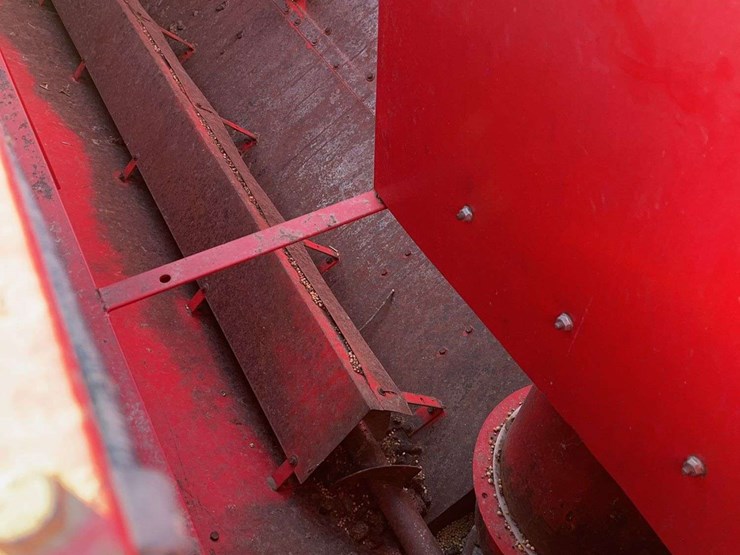 1992-massey-ferguson-8570-image-21