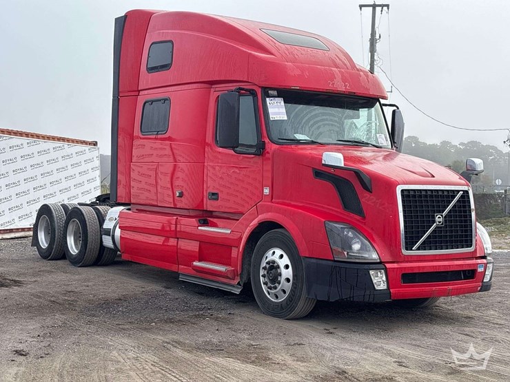 2017-volvo-vnl-760-t/a-sleeper-cab-truck-tractor-image-2