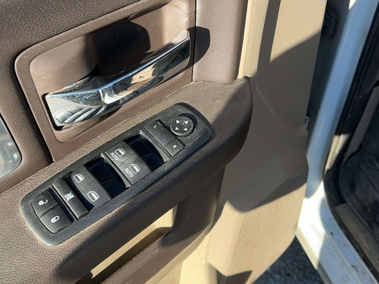 2010-dodge-ram-2500-image-17