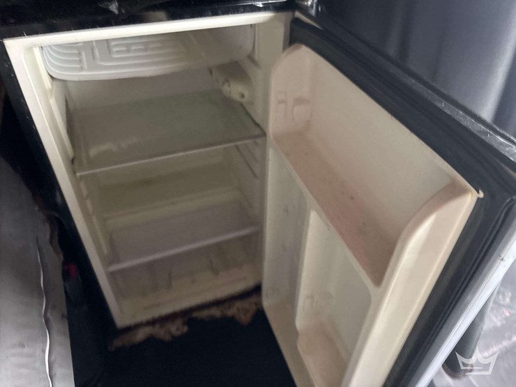 2017-volvo-vnl-760-t/a-sleeper-cab-truck-tractor-image-32