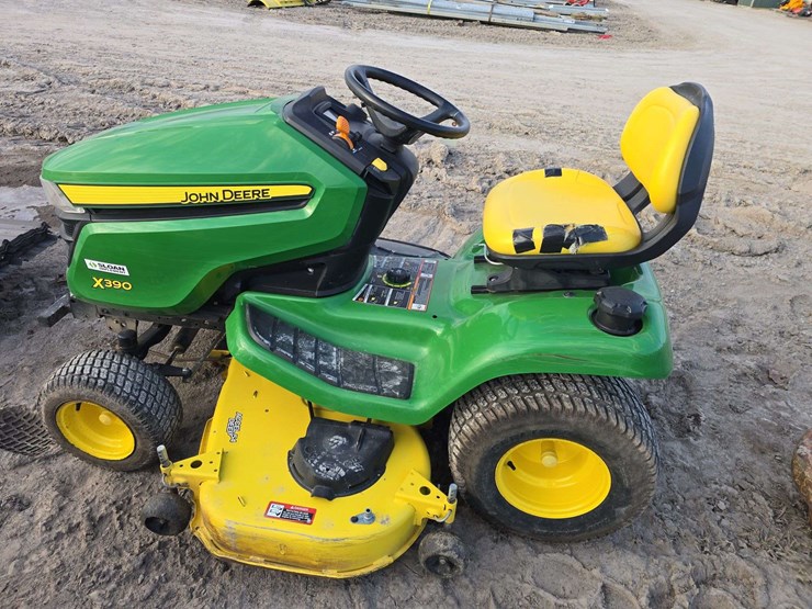 john-deere-x390-image-3