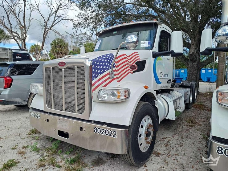 2022-peterbilt-567-image-1