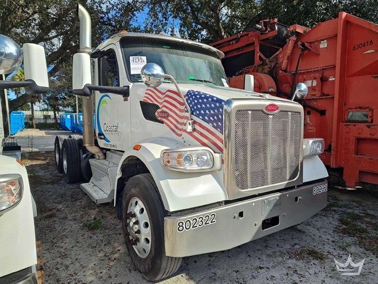 2022-peterbilt-567-image-2