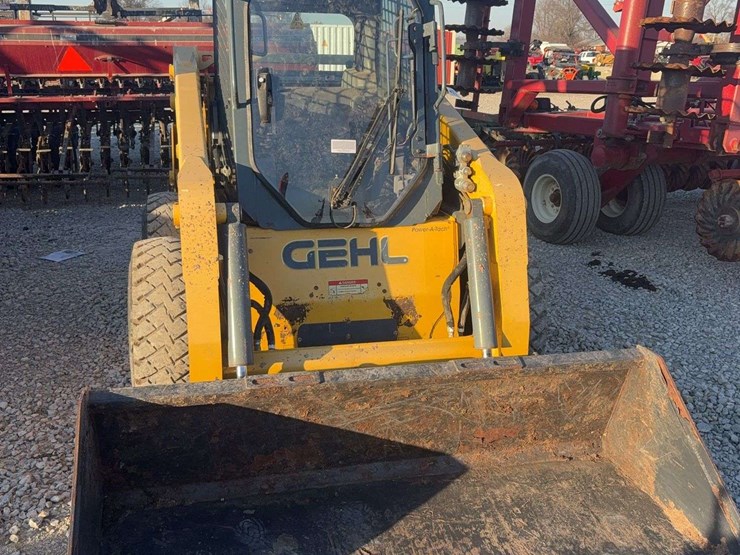 2015-gehl-v270-image-4