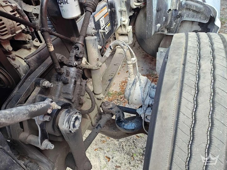 2022-peterbilt-567-image-13