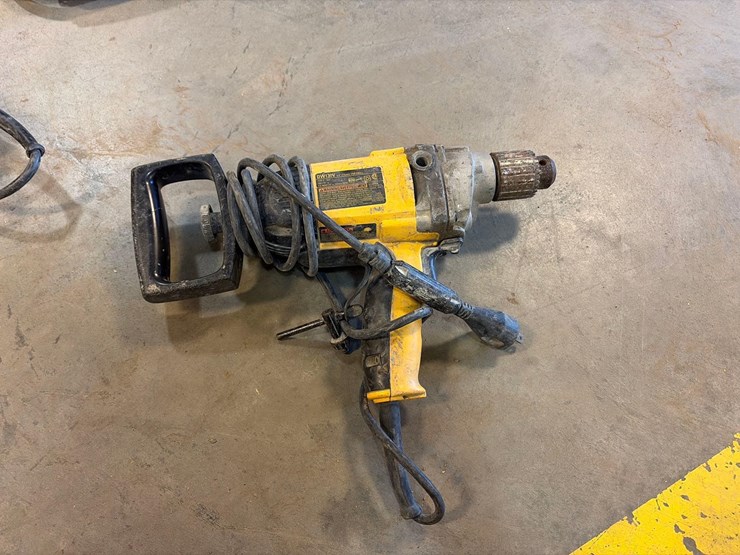 assortment-of-dewalt-hand-tools-image-6