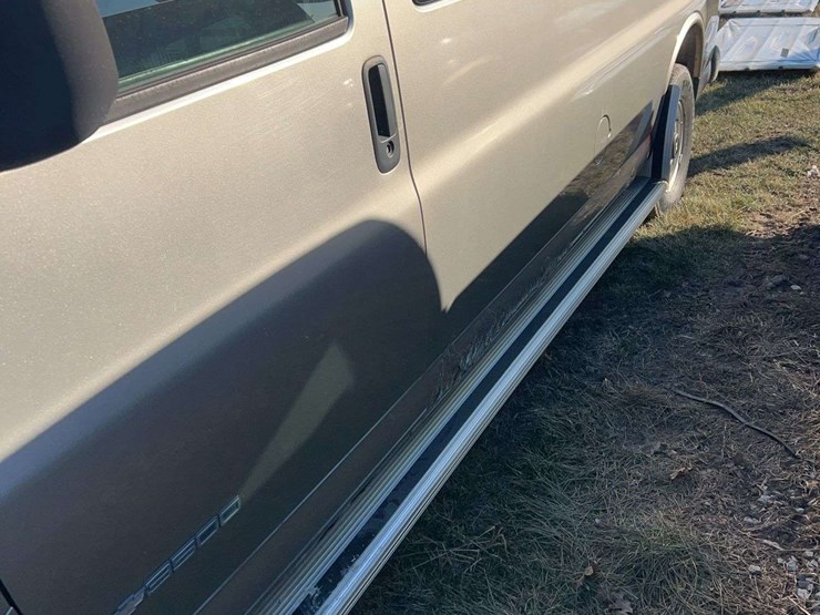 2001-chevrolet-3500-image-4