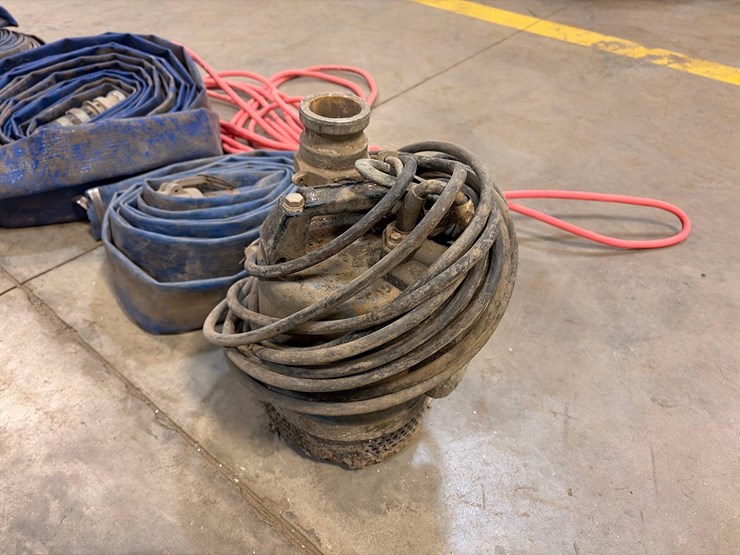 sump-pump-and-assortment-of-hoses-image-7