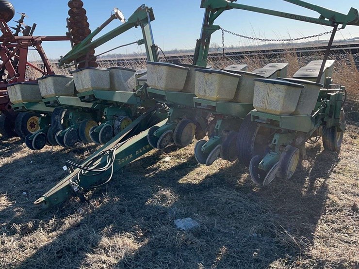 john-deere-12-image-1