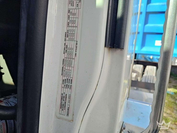 2022-peterbilt-567-t/a-wet-kit-day-cab-truck-tractor-image-6