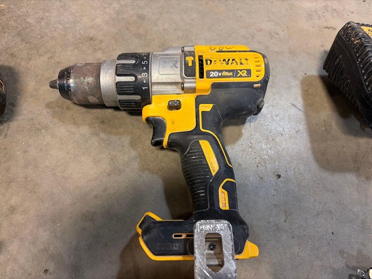 assortment-of-dewalt-battery-powered-hand-tools-image-7