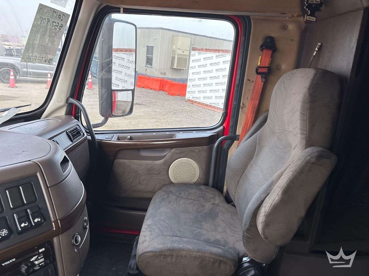 2017-volvo-vnl-760-t/a-sleeper-cab-truck-tractor-image-26