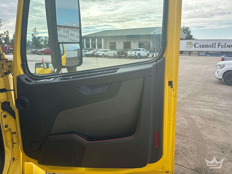 2018-volvo-vnl-760-t/a-sleeper-cab-truck-tractor-image-33