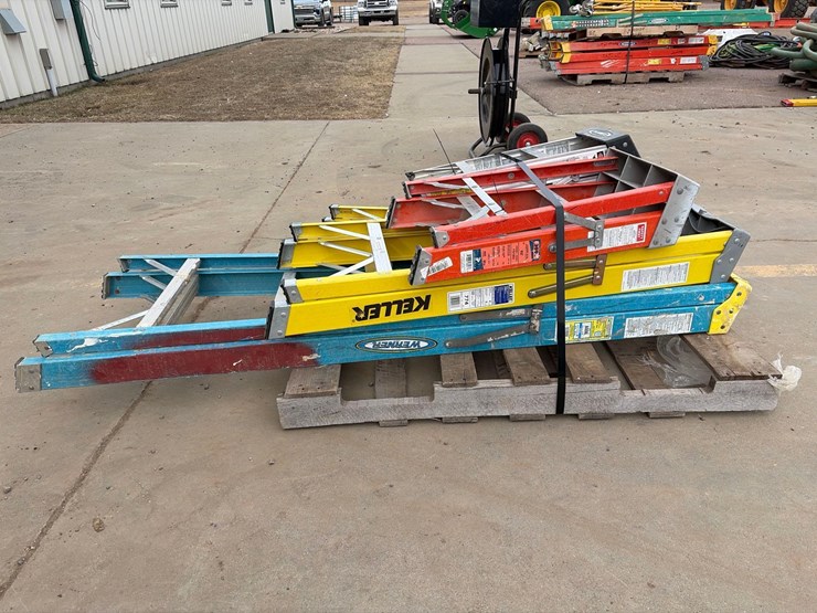 assortment-of-step-ladders-image-5