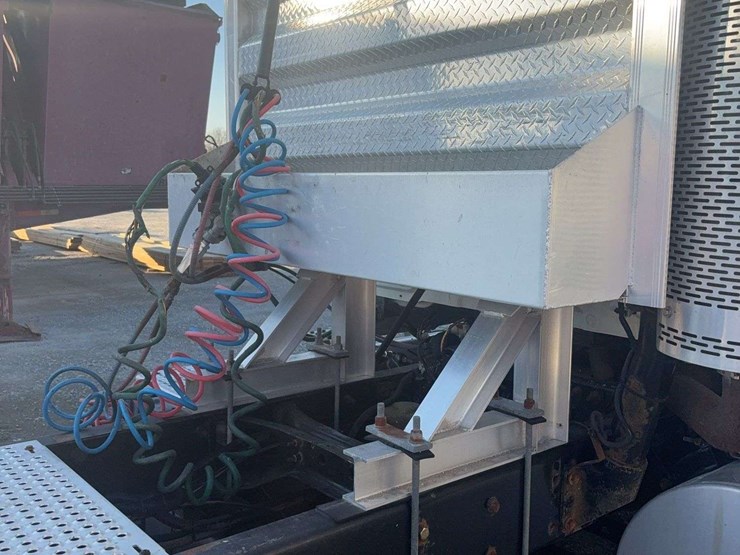 2014-international-8600-image-11