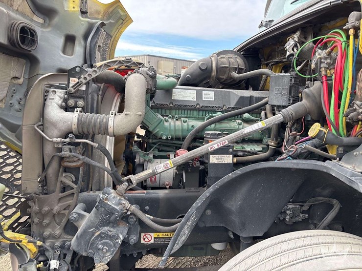 2018-volvo-vnl-760-t/a-sleeper-cab-truck-tractor-image-9