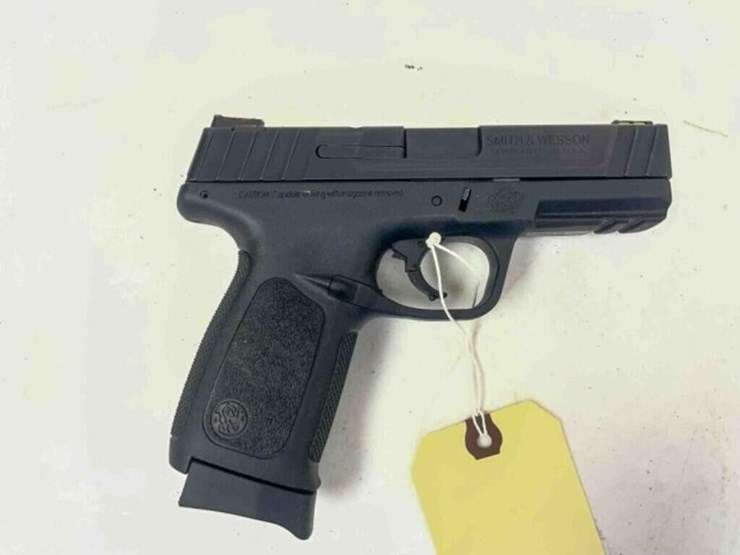 smith-&-wesson-pistol-image-1