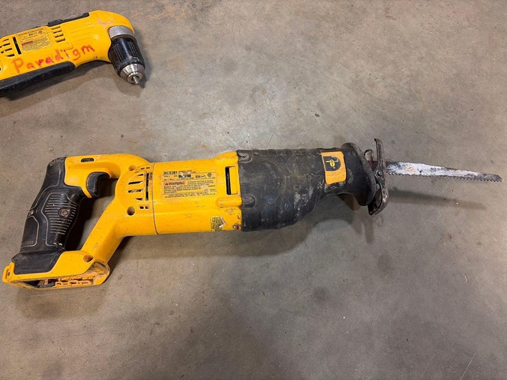 assortment-of-dewalt-battery-powered-hand-tools-image-18