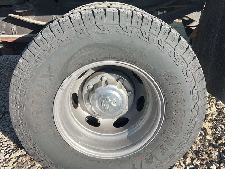 2001-dodge-3500-image-10