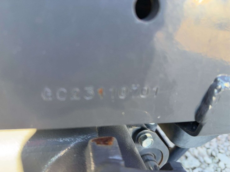 1723e-massey-ferguson-utility-tractor-with-loader,-60"-mower-deck,-new-tac-meter,-unknown-hours-image-16