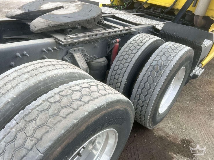 2018-volvo-vnl-760-t/a-sleeper-cab-truck-tractor-image-16