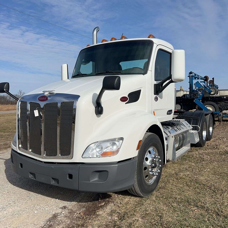 2017 PETERBILT 579
