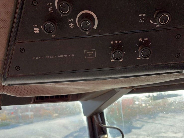 international-1660-combine-image-29