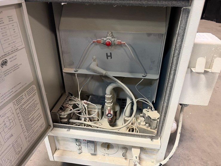 l.b.-white-premier-80-df-portable-heater-image-7