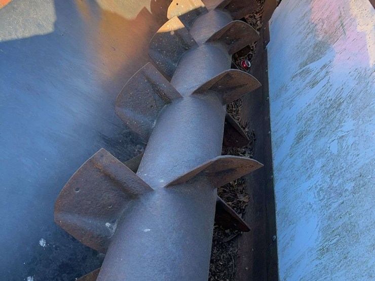 new-holland-305-image-9