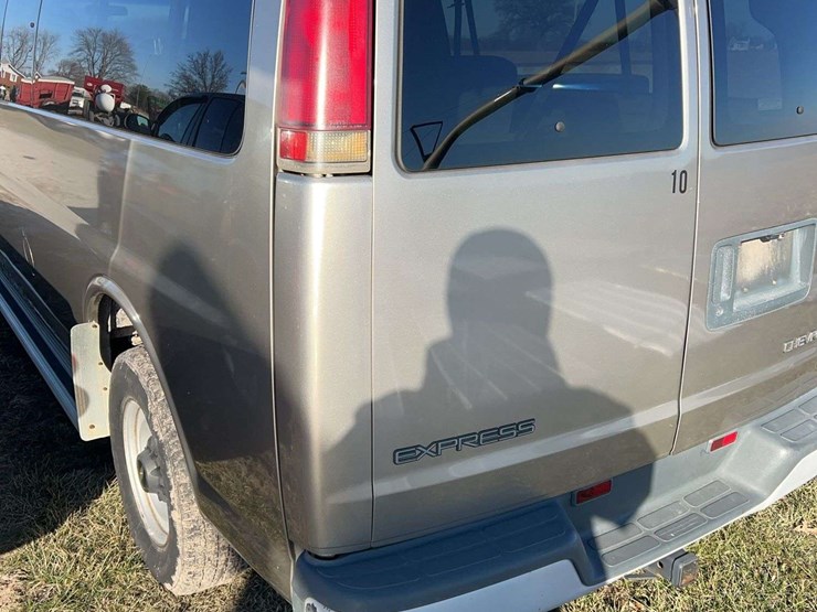 2001-chevrolet-3500-image-6