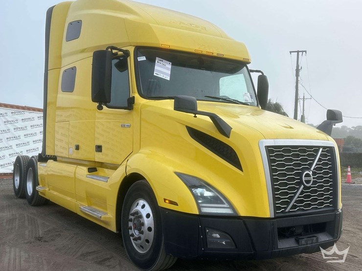 2018-volvo-vnl-760-t/a-sleeper-cab-truck-tractor-image-2