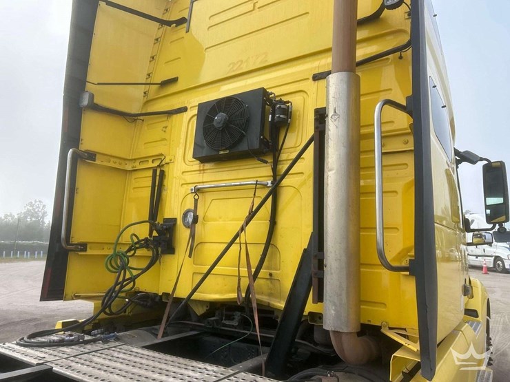 2018-volvo-vnl-760-t/a-sleeper-cab-truck-tractor-image-15