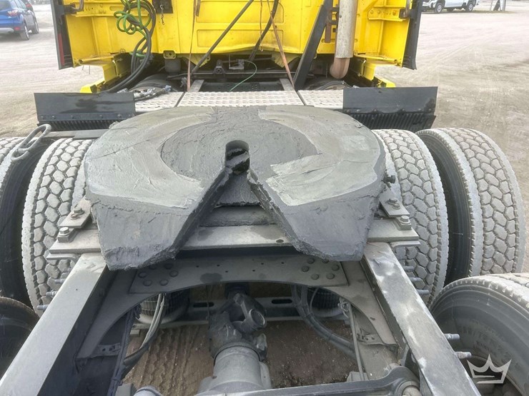 2018-volvo-vnl-760-t/a-sleeper-cab-truck-tractor-image-11