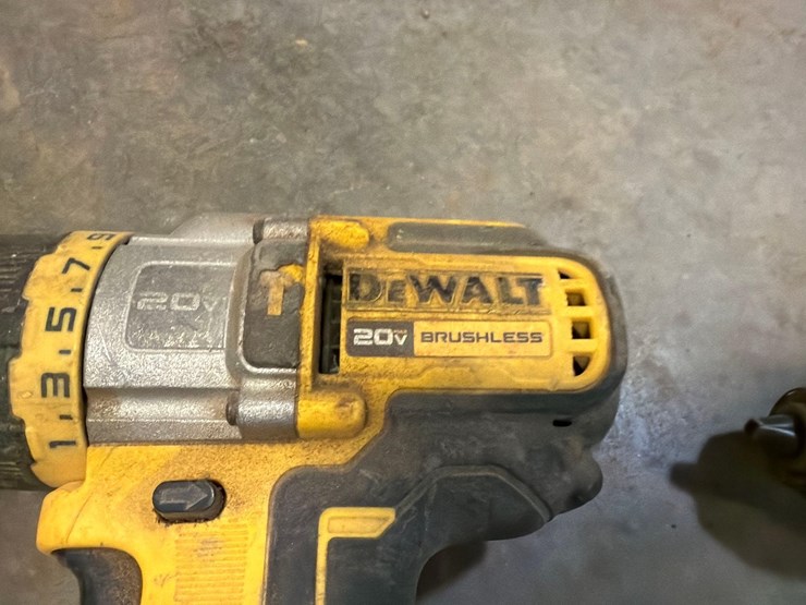 assortment-of-dewalt-battery-powered-hand-tools-image-5