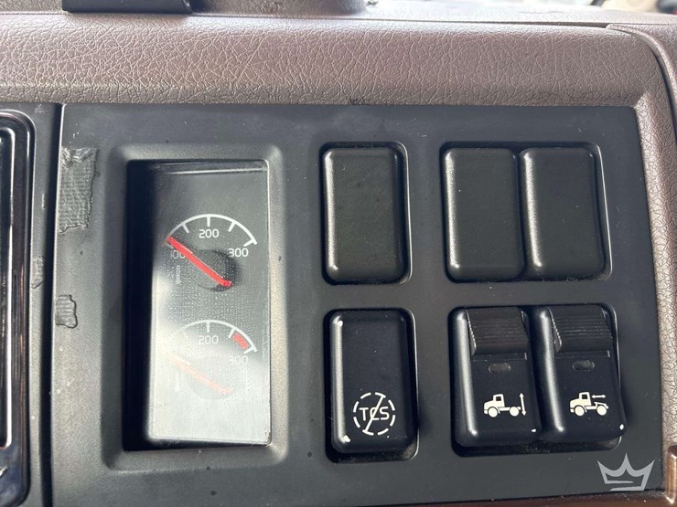 2017-volvo-vnl-760-t/a-sleeper-cab-truck-tractor-image-24