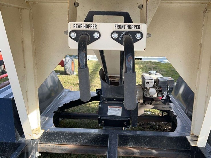 friesen-seed-titan-2se-seed-tender,-holds-2-pro-boxes,-honda-engine,-electric-start,-s/n:-41843-image-4