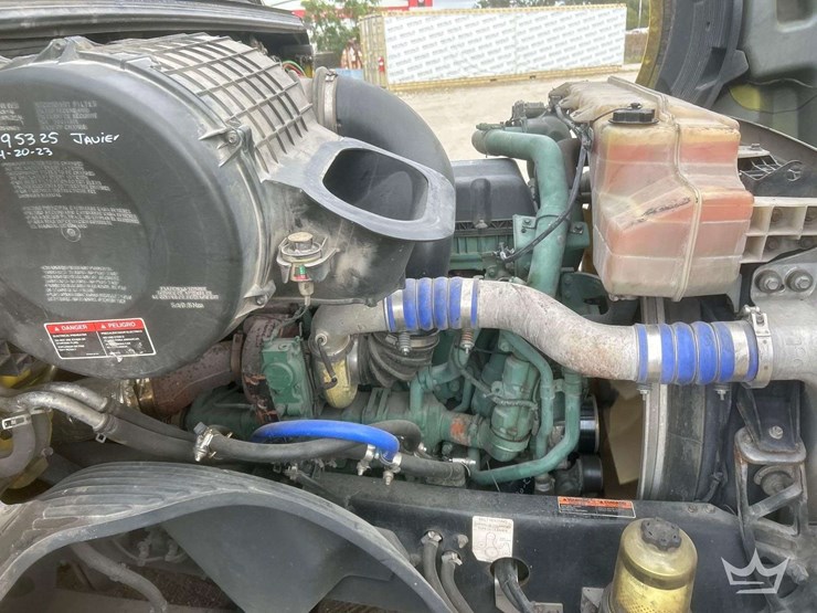 2018-volvo-vnl-760-t/a-sleeper-cab-truck-tractor-image-9