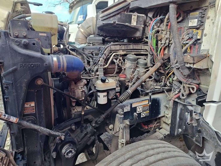 2022-peterbilt-567-image-17