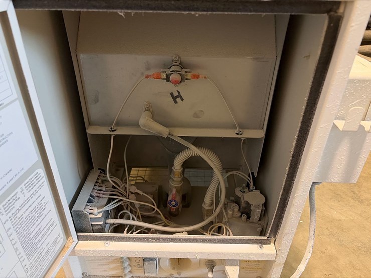 l.b.-white-premier-80-df-portable-heater-image-7